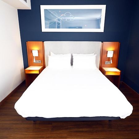 Travelodge Madrid Coslada Aeropuerto Buitenkant foto
