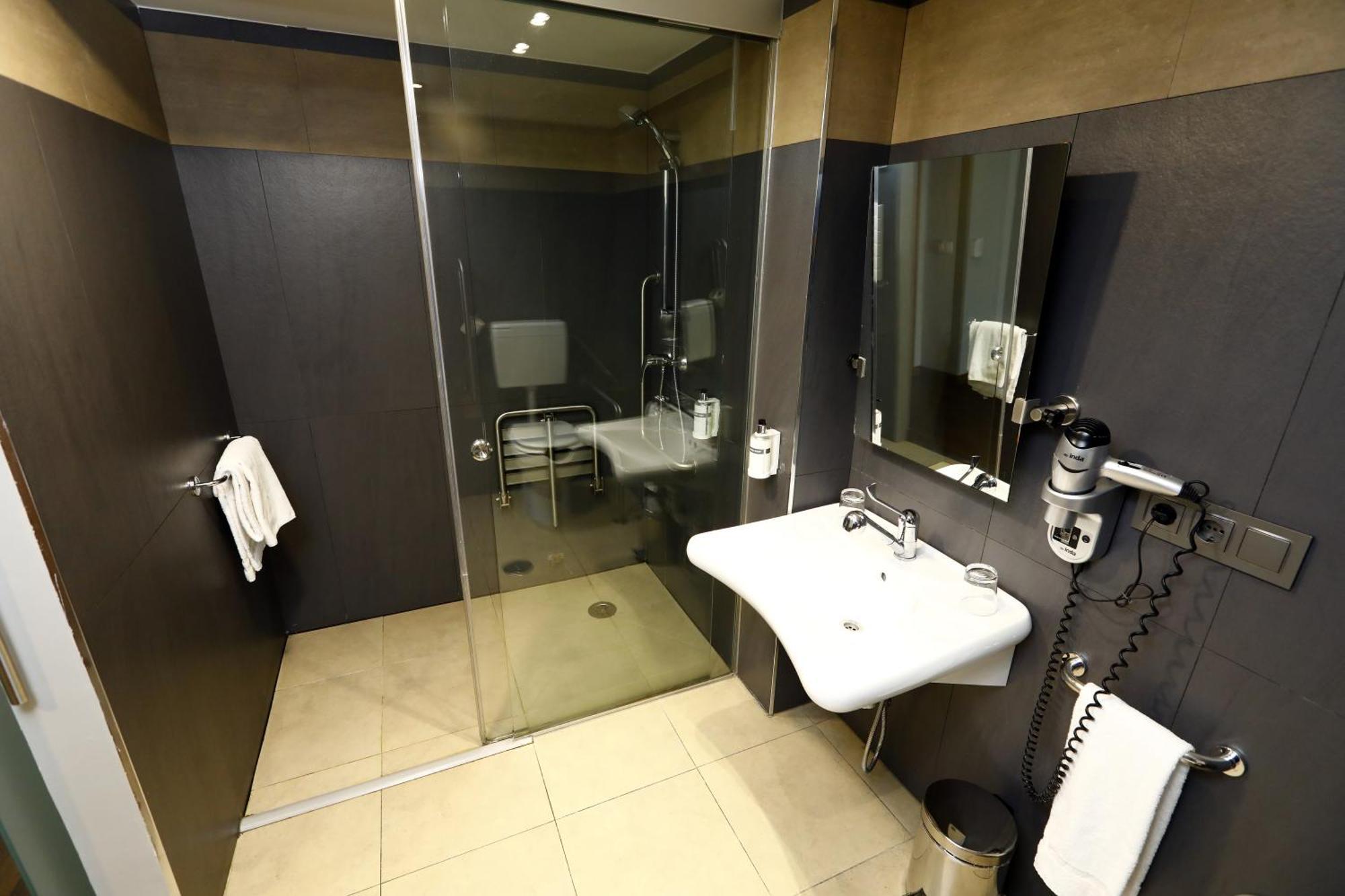 Travelodge Madrid Coslada Aeropuerto Buitenkant foto